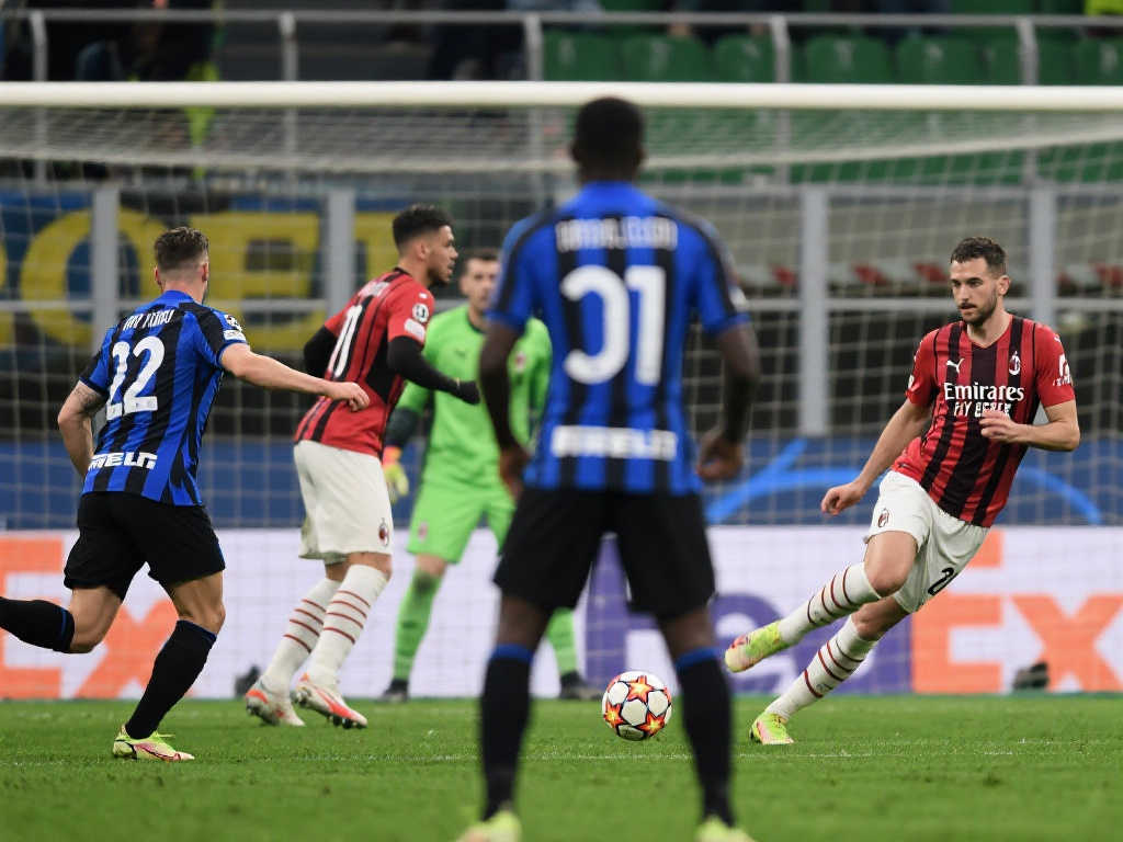 【意大利杯】约维奇双响炮,AC米兰3-0完胜国米挺进决赛 【意大利杯】约维奇双响炮,AC米兰3-0完胜国米挺进决赛