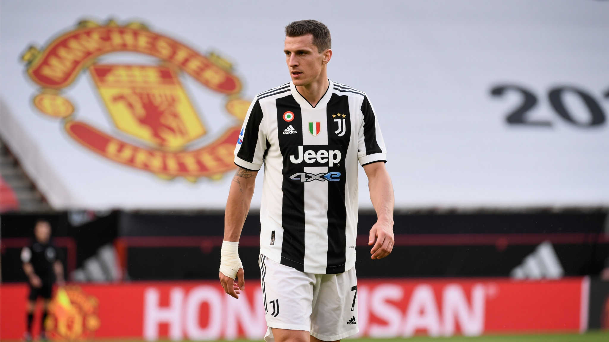 弗拉霍维奇愿降薪助力曼联，阿莫林仍未敲定4人去留